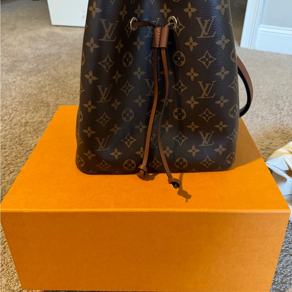 Louis Vuitton NeoNoe MM - Picture 4 of 8
